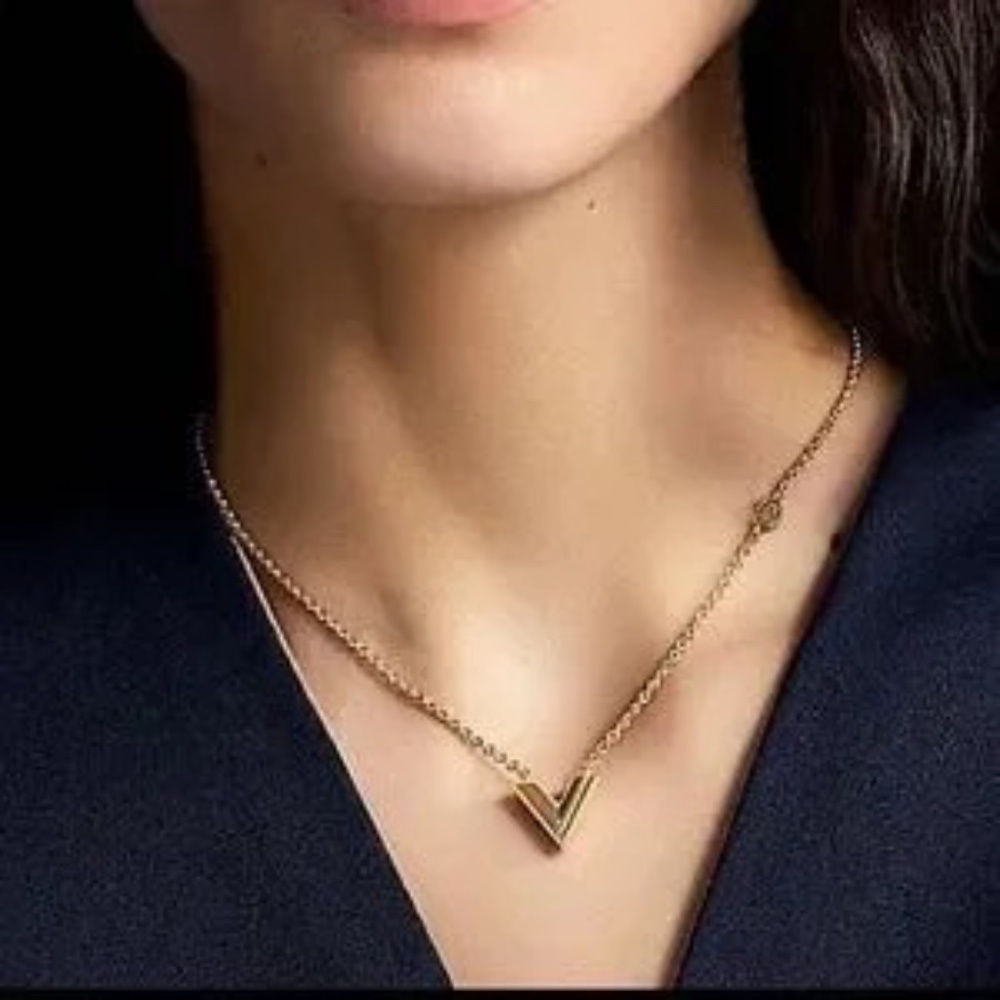 Louis Vuitton Gold Chain Necklace - Picture 2 of 7